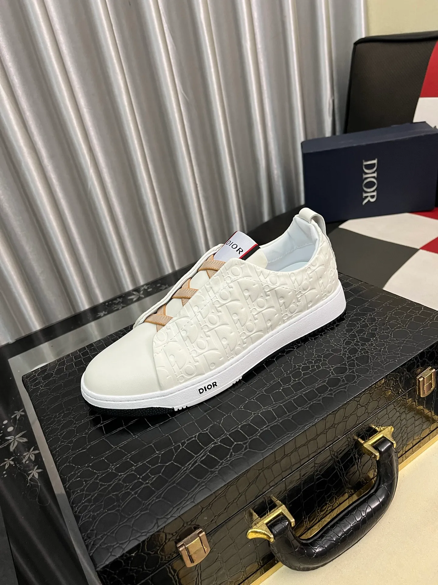 Men's Men's Shoes 💰458⌚️⌚️[Dior] Dior's new casual men's shoes are on the market in Hong Kong counters. The official website is 1:1 production. Original Italian materials. Designed by European and American masters. Perfect shape to create counter quality. Solid color rubber wear-resistant outsole and classic dazzling head! Super versatile and very comfortable. High-end without losing taste, fashionable and novel! ! Absolute focus! Code number: 38-442️⃣Colors available